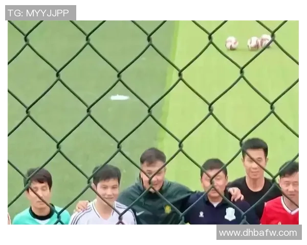 路人偶遇足球明星惊喜瞬间视频记录生活中的意外快乐与感动