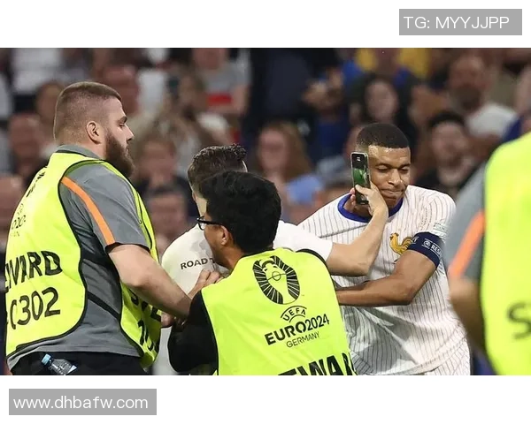 南京足球队实力之争引发热议球迷观点各异分析深入探讨球队未来发展方向