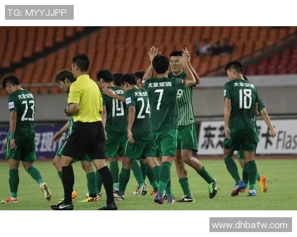 赛后复盘分析深圳足球队与杭州足球队的竞技状态与表现对比